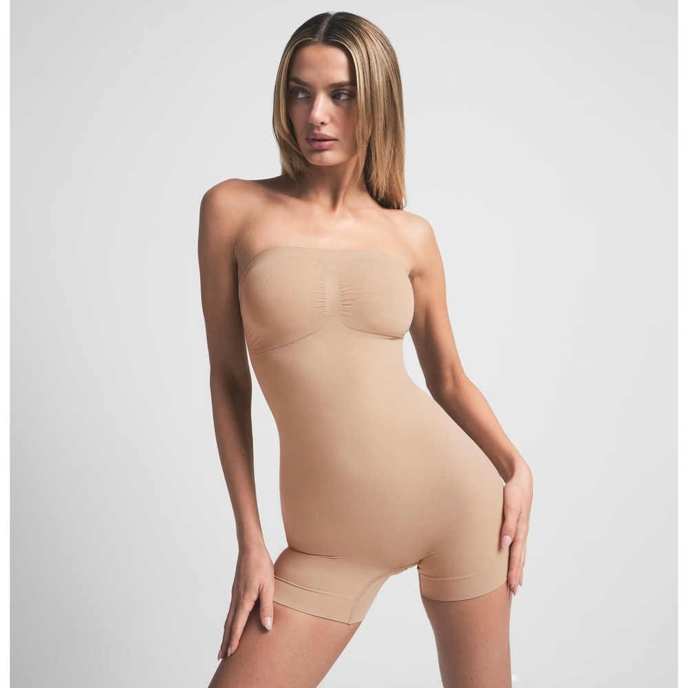 SKIMS NWOT Seamless Sculpt Strapless Shortie Bodysuit - Size M